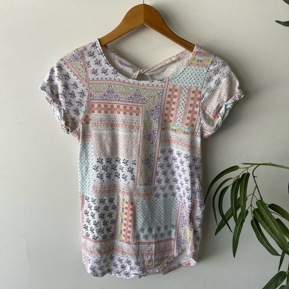 T.LA Shirt Womens Small Colorful Keyhole Summer Floral Knit Boho Coastal Cottage